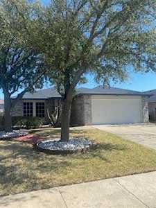 2912 Santa Sabina Drive Grand Prairie, TX 75052