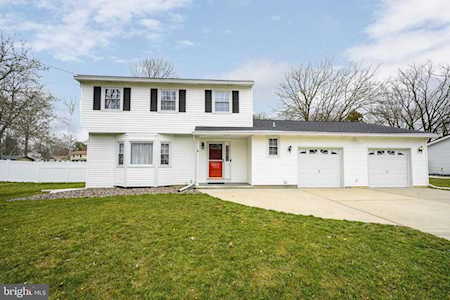 12 Marilyn Dr Cranbury, NJ 08512