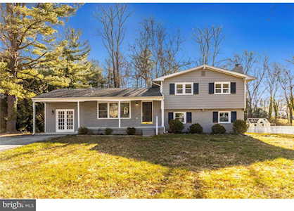 2817 Greenway Dr Ellicott City, MD 21042