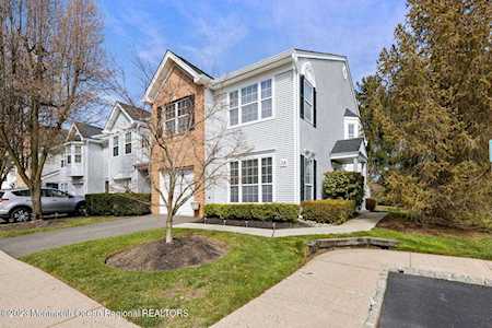 16 Sunningdale Circle Manalapan, NJ 07726