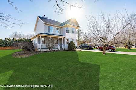 21 E Scarlet Oak Ct Jackson, NJ 08527