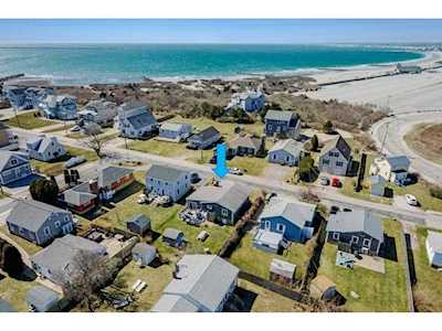 10 Stanton Ave Narragansett, RI 02882