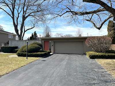 1014 N Newberry Ln Mount Prospect, IL 60056