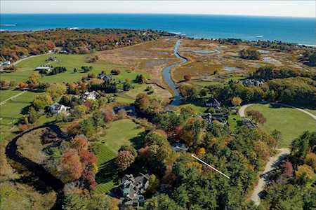 14 Runnymede Dr North Hampton, NH 03862