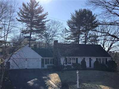10 Grant Ln Cumberland, RI 02864