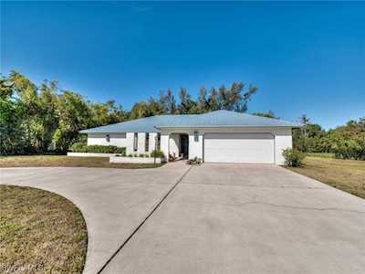 10757 Winterview Dr Naples, FL 34109