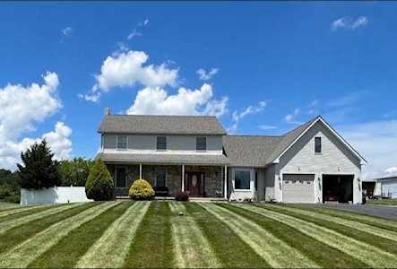 204 Lucas Ln Nazareth, PA 18064