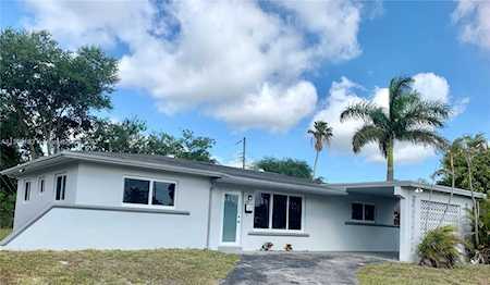 120 SW 68th Blvd Pembroke Pines, FL 33023