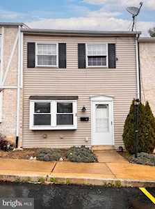 10 Nassau Ct Reading, PA 19607