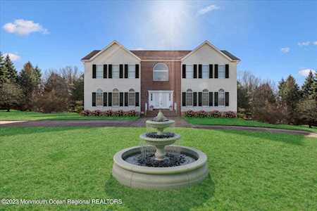 17 Reid Ln Millstone, NJ 08535