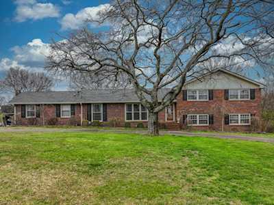 286 Anderson Ln Hendersonville, TN 37075