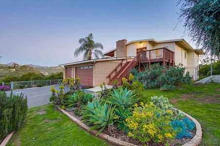 16021 Martincoit Rd Poway, CA 92064