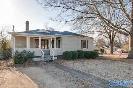 2737 Thornton Circle Huntsville, AL 35801