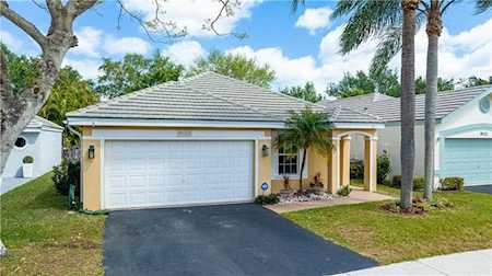 9121 Lake Park Cir N Davie, FL 33328
