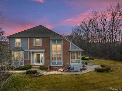3597 Winding Brook Rochester Hills, MI 48309