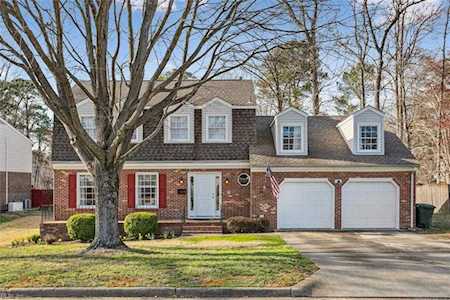 77 Knollwood Dr Newport News, VA 23608