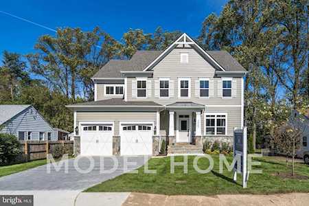 1743 Pimmit Dr Falls Church, VA 22043