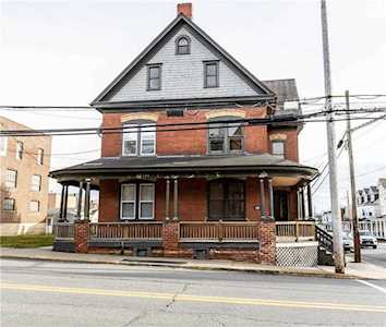 37 & 39 Mauch Chunk St Nazareth, PA 18064