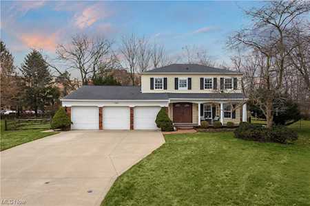 22889 Laramie Dr Rocky River, OH 44116