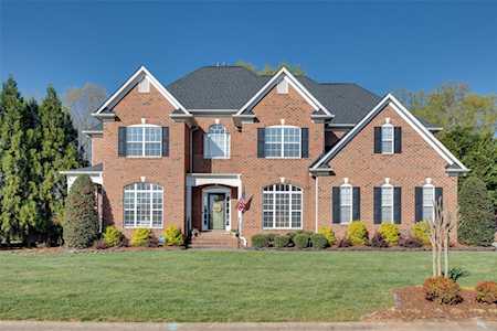 1601 Emerald Lake Dr Matthews, NC 28104