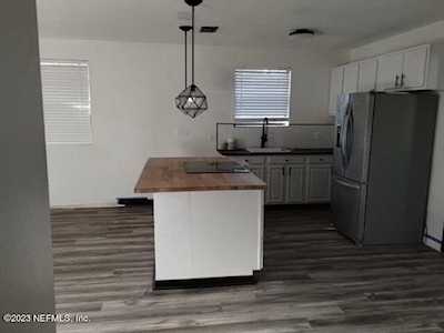 1752 Dibble CIR W Jacksonville, FL 32246