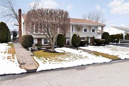 15 Wenscott Ln North Providence, RI 02904