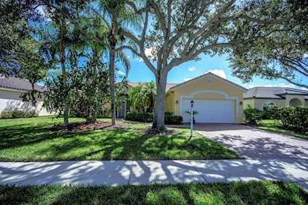 8680 Grassy Isle Trail Lake Worth, FL 33467