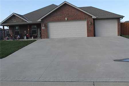 106 NW Lindsey Ln Grain Valley, MO 64029