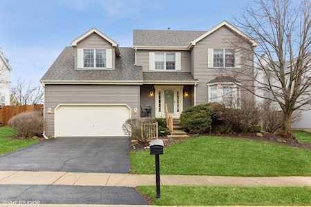 711 Cooper Ct E Aurora, IL 60504