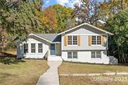 2536 Roundabout Ln Charlotte, NC 28210