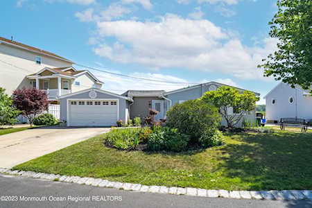 27 Creekview Rd Barnegat, NJ 08005