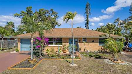 27631 Suffridge Dr Bonita Springs, FL 34135