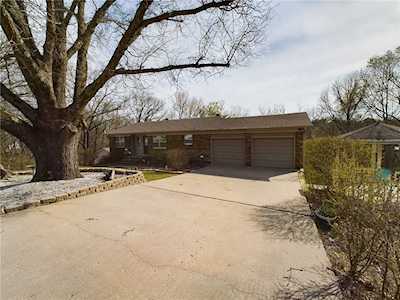 724 Lakeview Dr Rogers, AR 72756