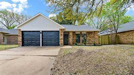 322 Valley Spring Drive Arlington, TX 76018