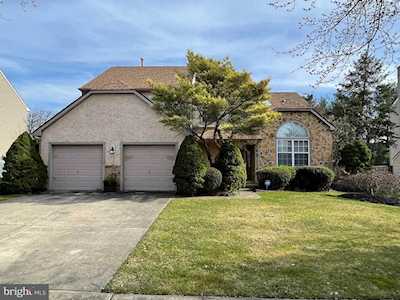 8 Bridle Ln Sewell, NJ 08080
