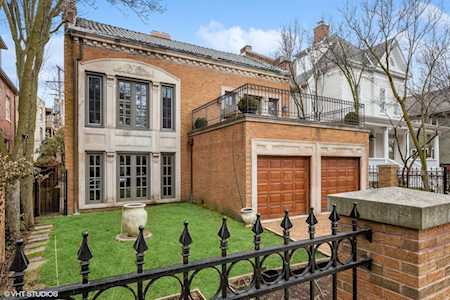 579 W Hawthorne Place Chicago, IL 60657