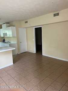 7301 Melvin CIR E Jacksonville, FL 32210