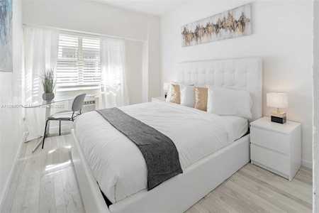 3030 Collins Ave #1C Miami Beach, FL 33140