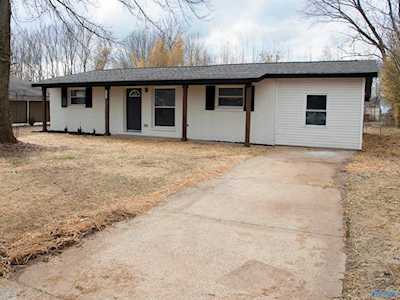 14018 SW Sandhurst Drive Huntsville, AL 35803
