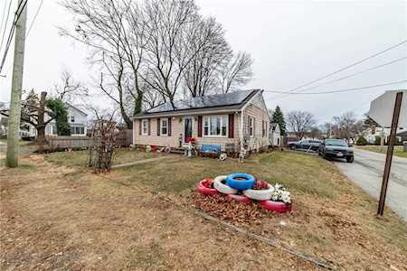 328 Roger Williams Ave East Providence, RI 02916