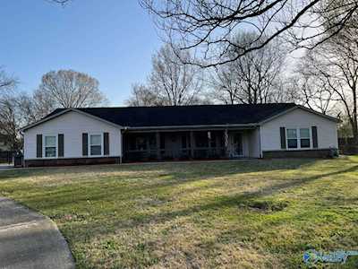 15000 Ashwood Circle Huntsville, AL 35803
