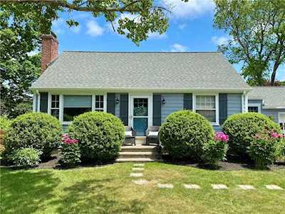 104 Estrell Dr East Providence, RI 02915