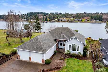 Fawn Lake Waterfront Homes in Shelton, WA (Local Waterfront Specialists)