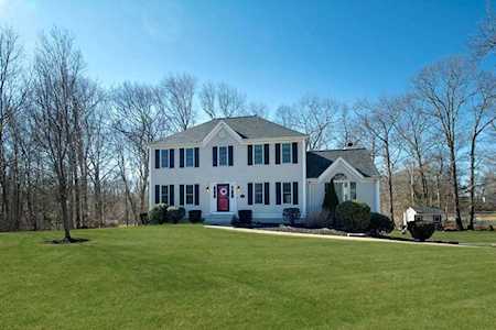 5 Burnell Ct Stoughton, MA 02072