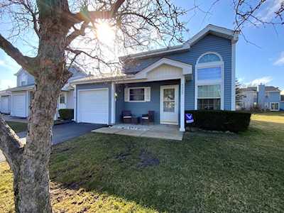 3327 Greenwich Ln Island Lake, IL 60042
