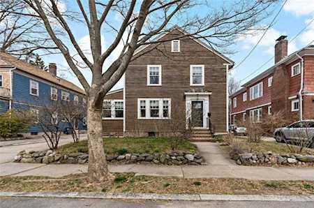 124 Woodbine St Providence, RI 02906
