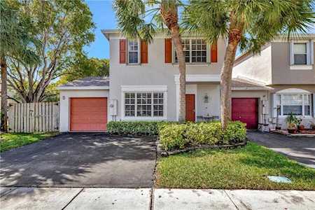 9460 Bradshaw Ln Tamarac, FL 33321