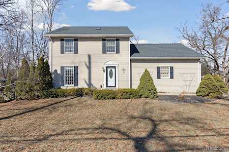 2713 Woodbury St Commerce Twp, MI 48390