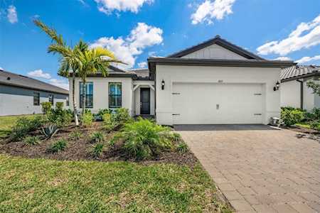 6015 Bluestar Ct Lakewood Ranch, FL 34211