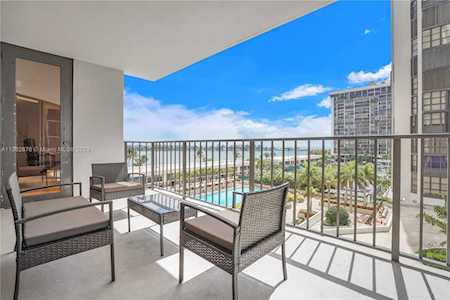 1865 Brickell Ave #A614 Miami, FL 33129